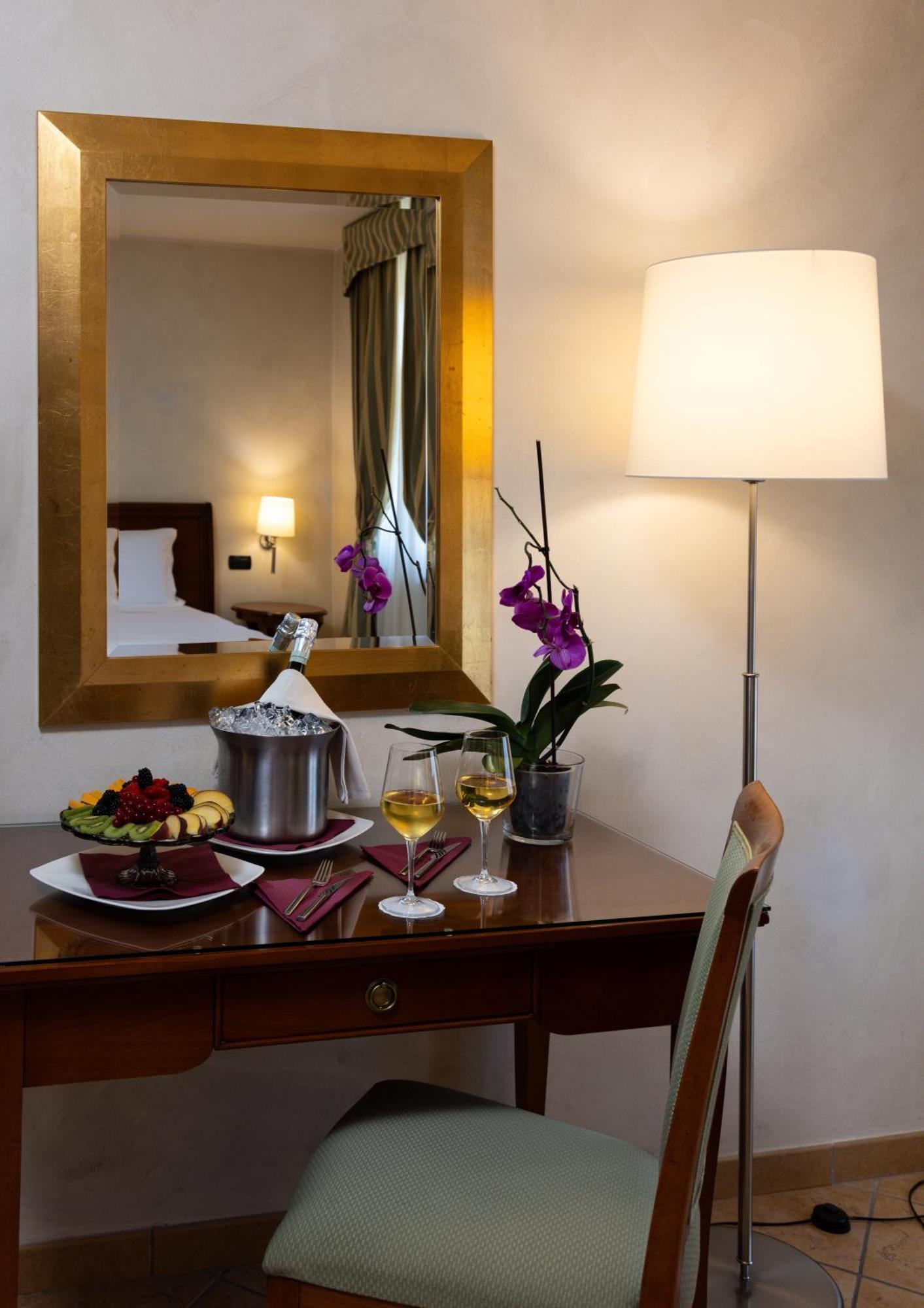 Best Western Plus Hotel Le Rondini San Francesco al Campo Exterior foto